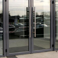 Алюминиевые двери